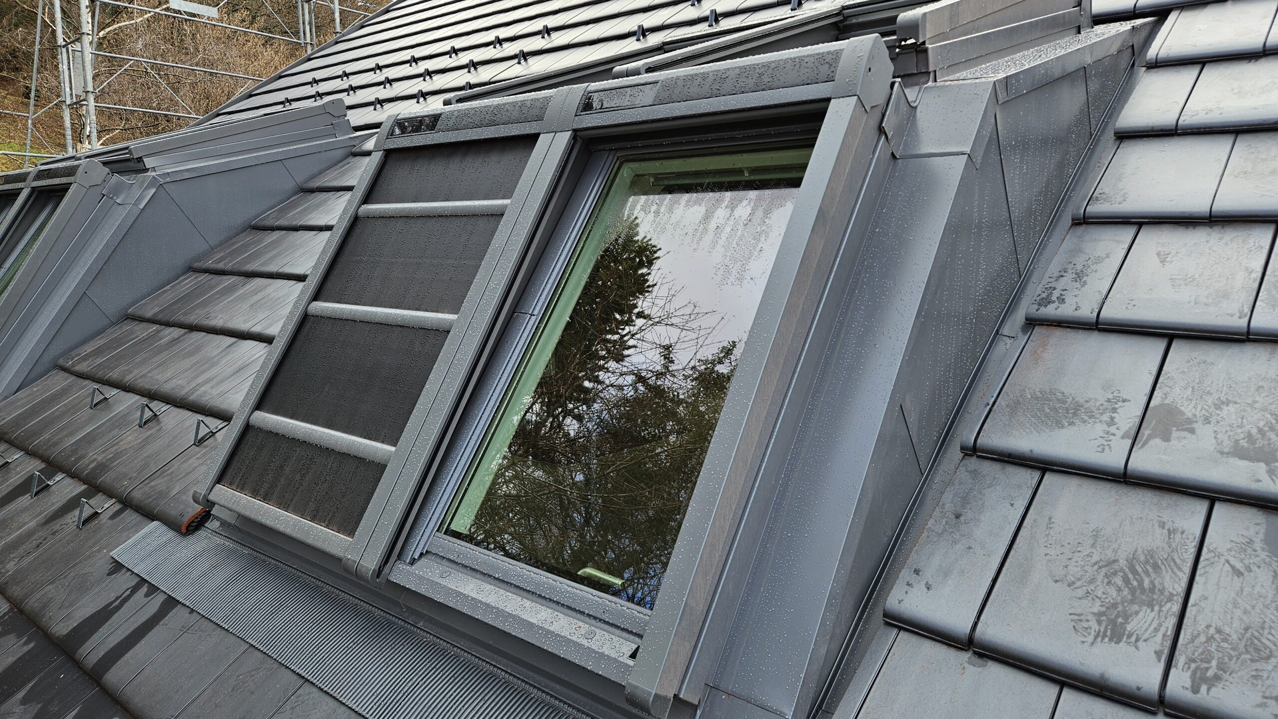 Détail des raccords et habillages extérieurs de la Verrière Évolution VELUX